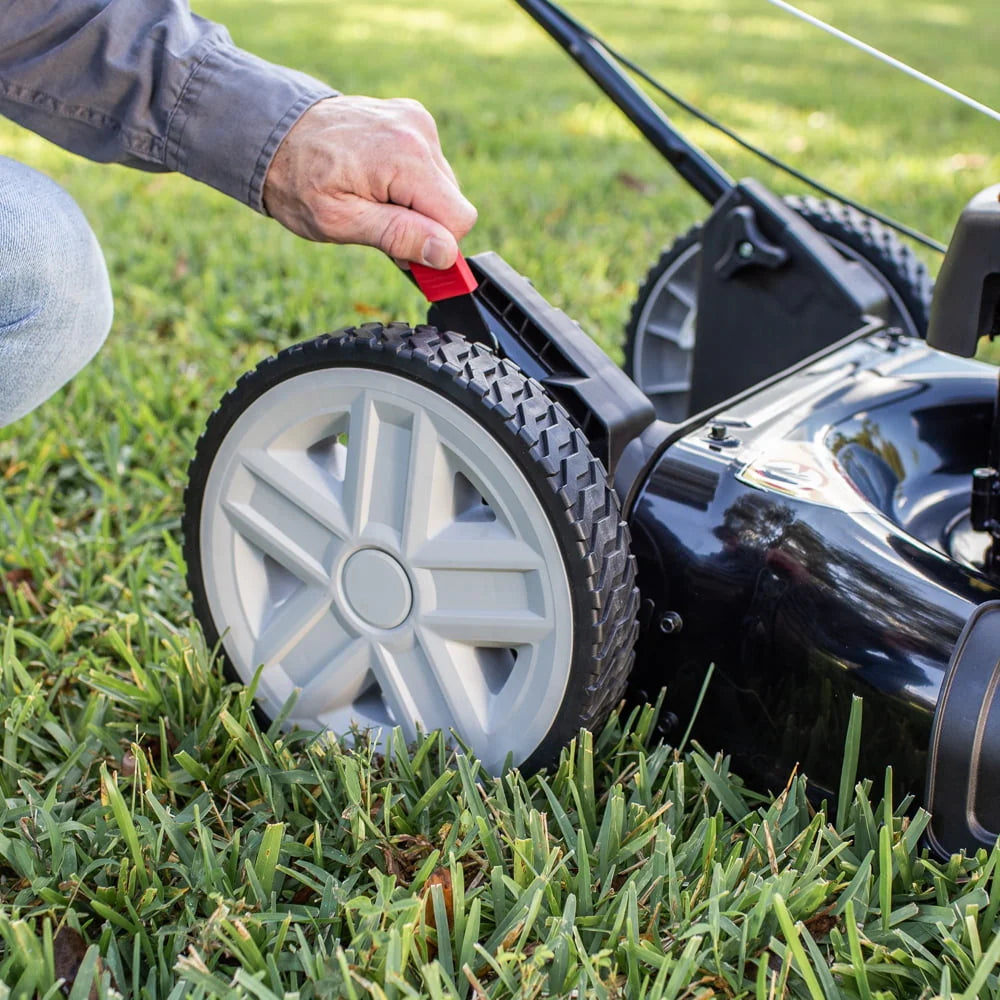 Black Max 21-inch 125cc Gas Push Mower with Briggs & Stratton Engine Z71338