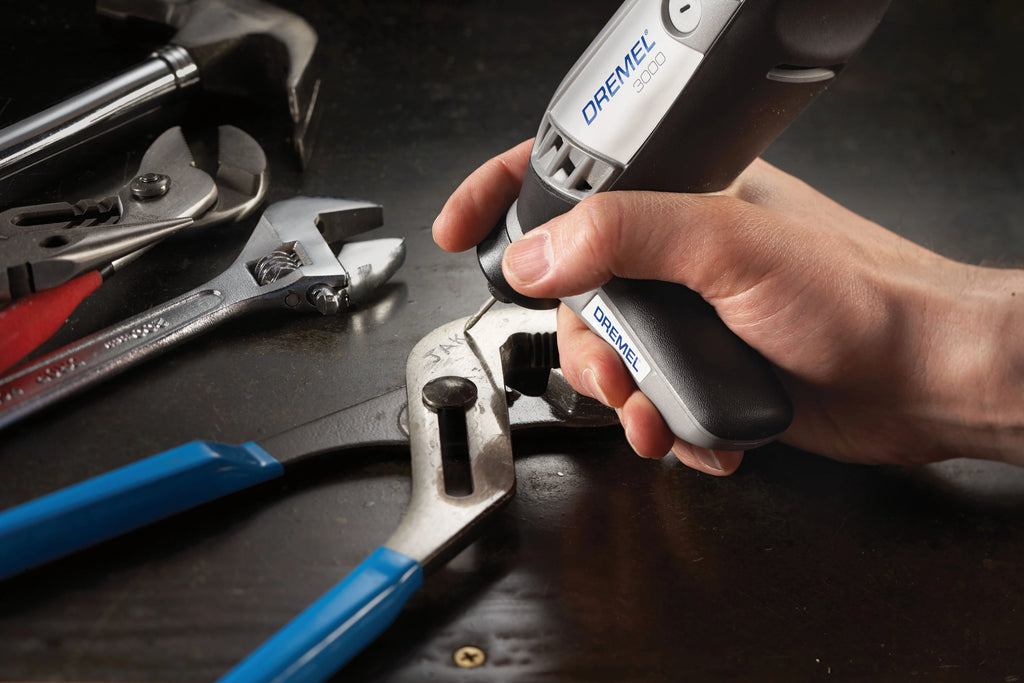 Dremel 3000-N/18 Variable Speed Rotary Tool with EZ Twist Nose Cap, 18 Accessories R231580