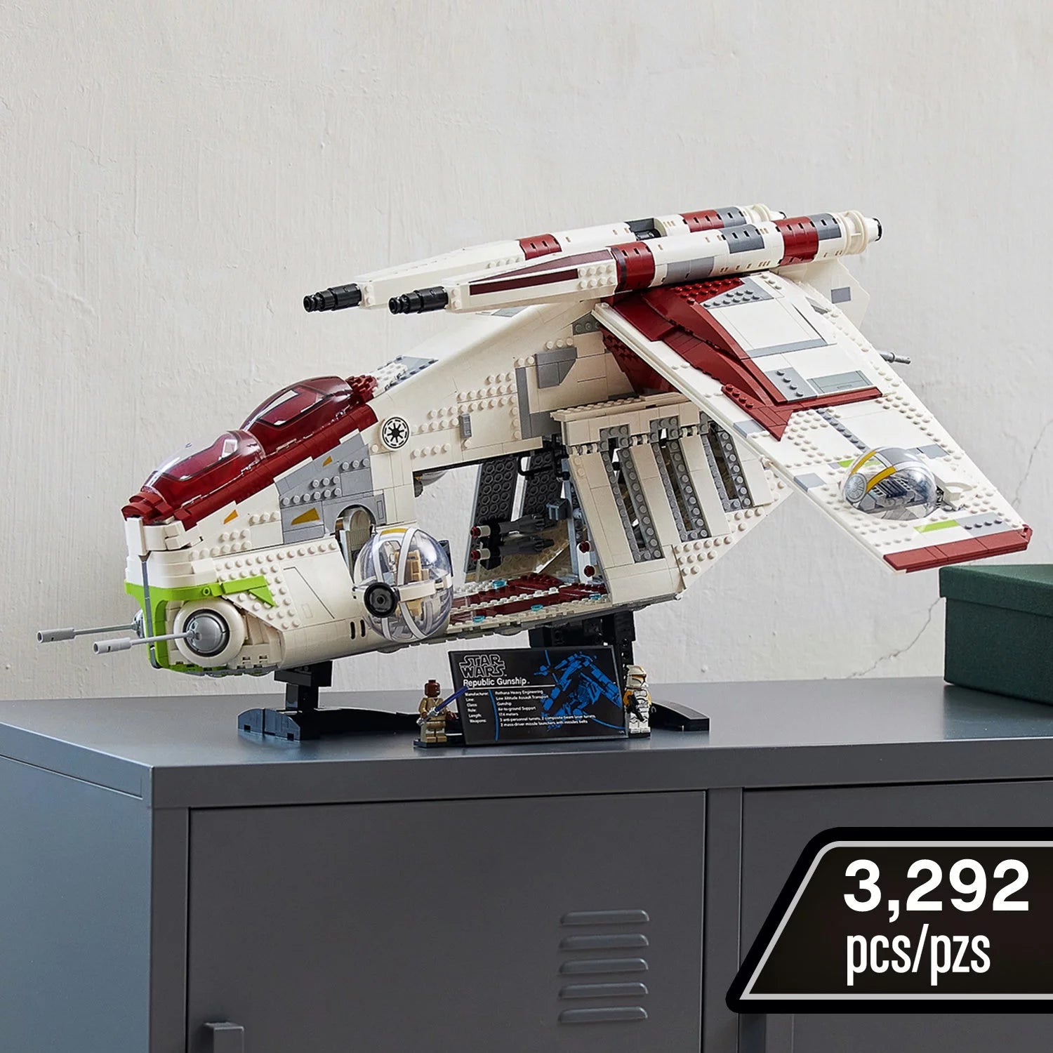 LEGO Star Wars Republic Gunship 75309 UCS Display Model Kit for Adults C981