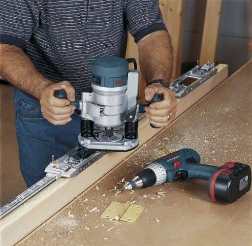 Bosch 1617EVSPK Plunge and Fixed Base Router Kit N17460