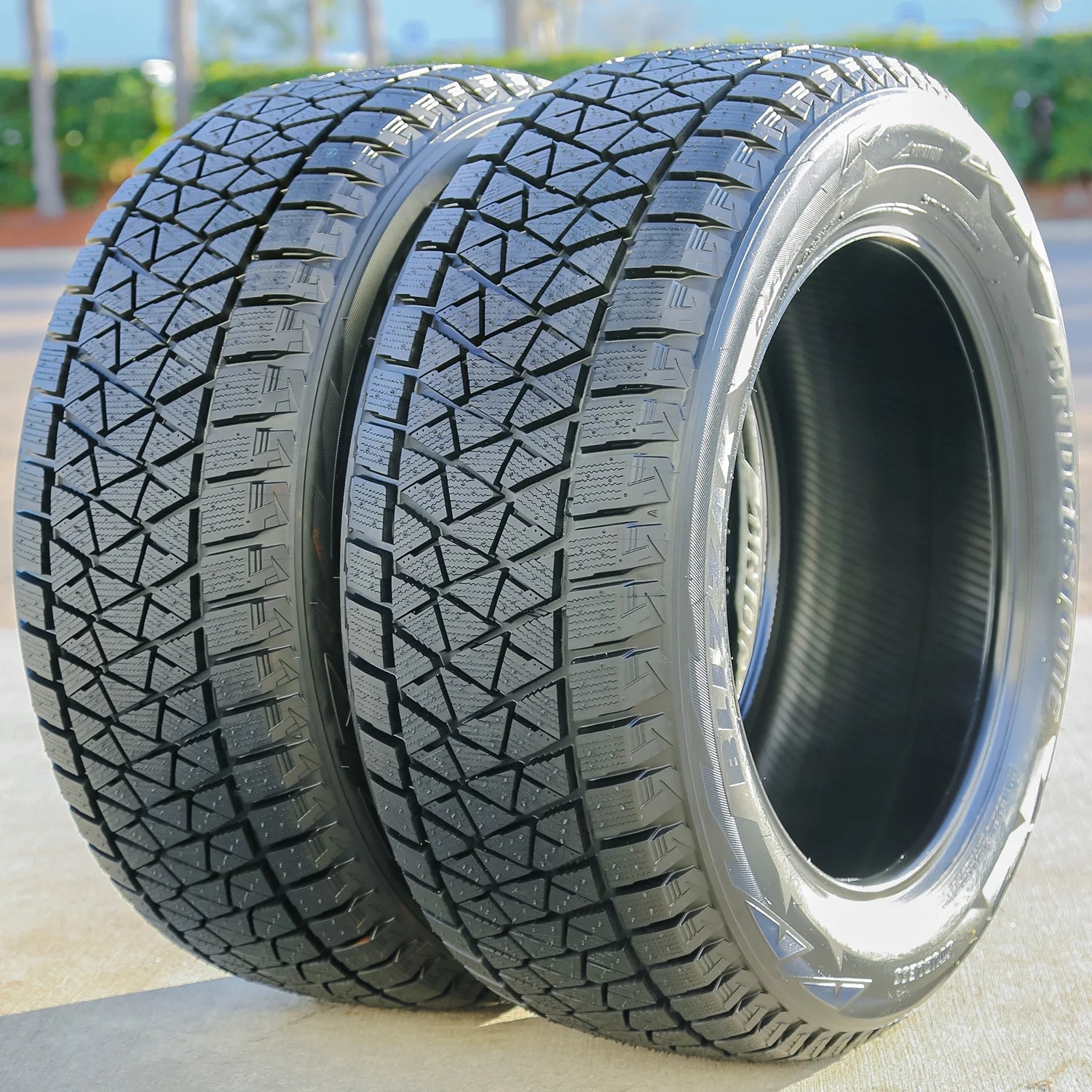 Bridgestone Blizzak DM-V2 215/70R16 100S Winter Tires (Set of 4) X87963