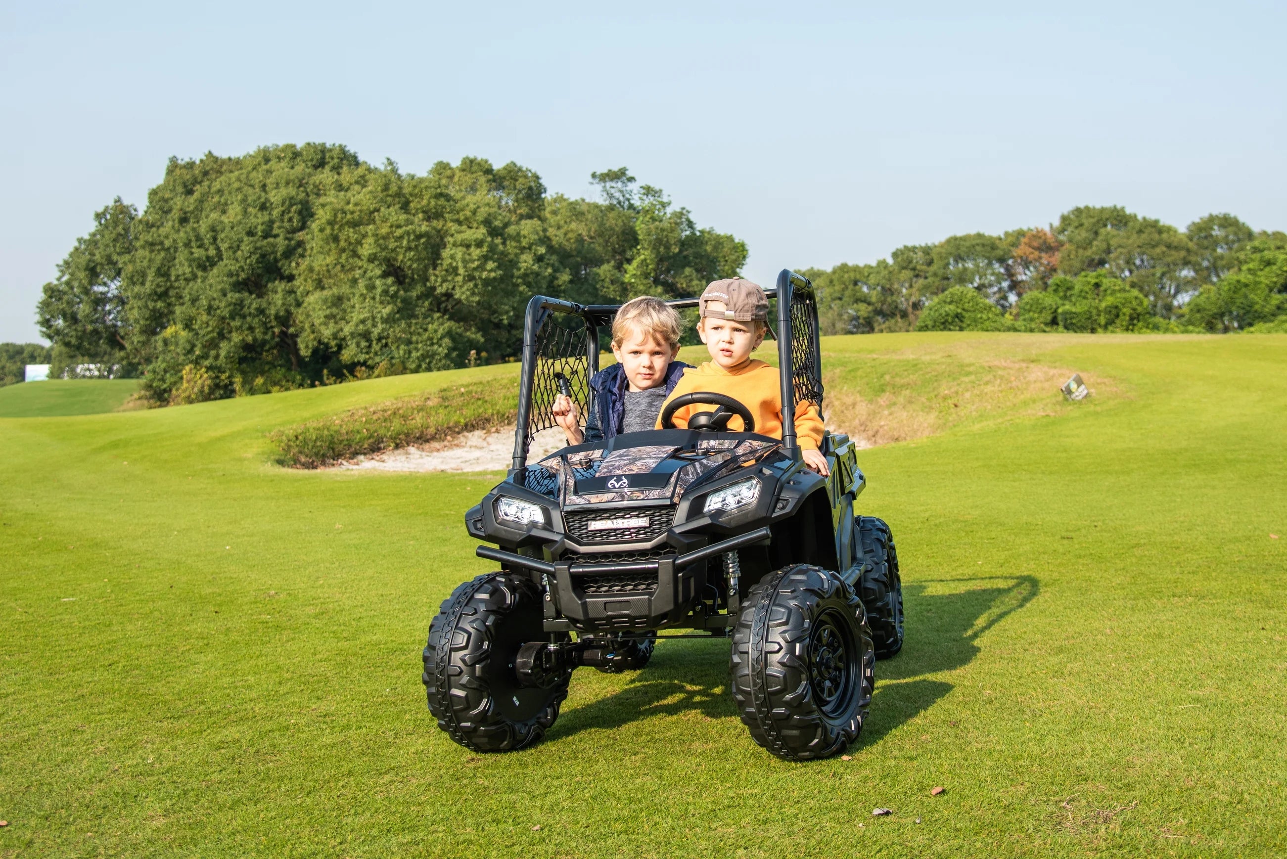 Realtree XD UTV 24V Ride-on with Remote for Kids M10890