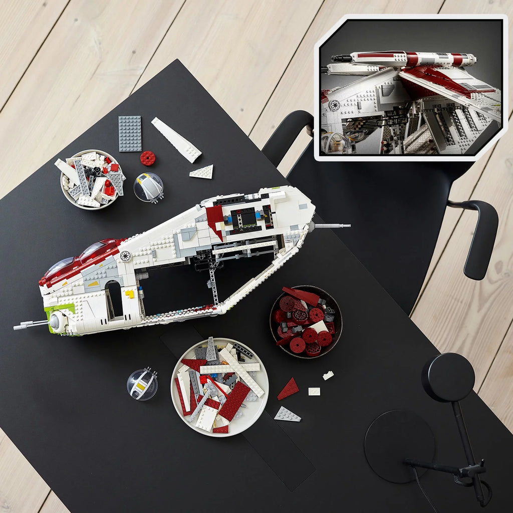 LEGO Star Wars Republic Gunship 75309 UCS Display Model Kit for Adults C981