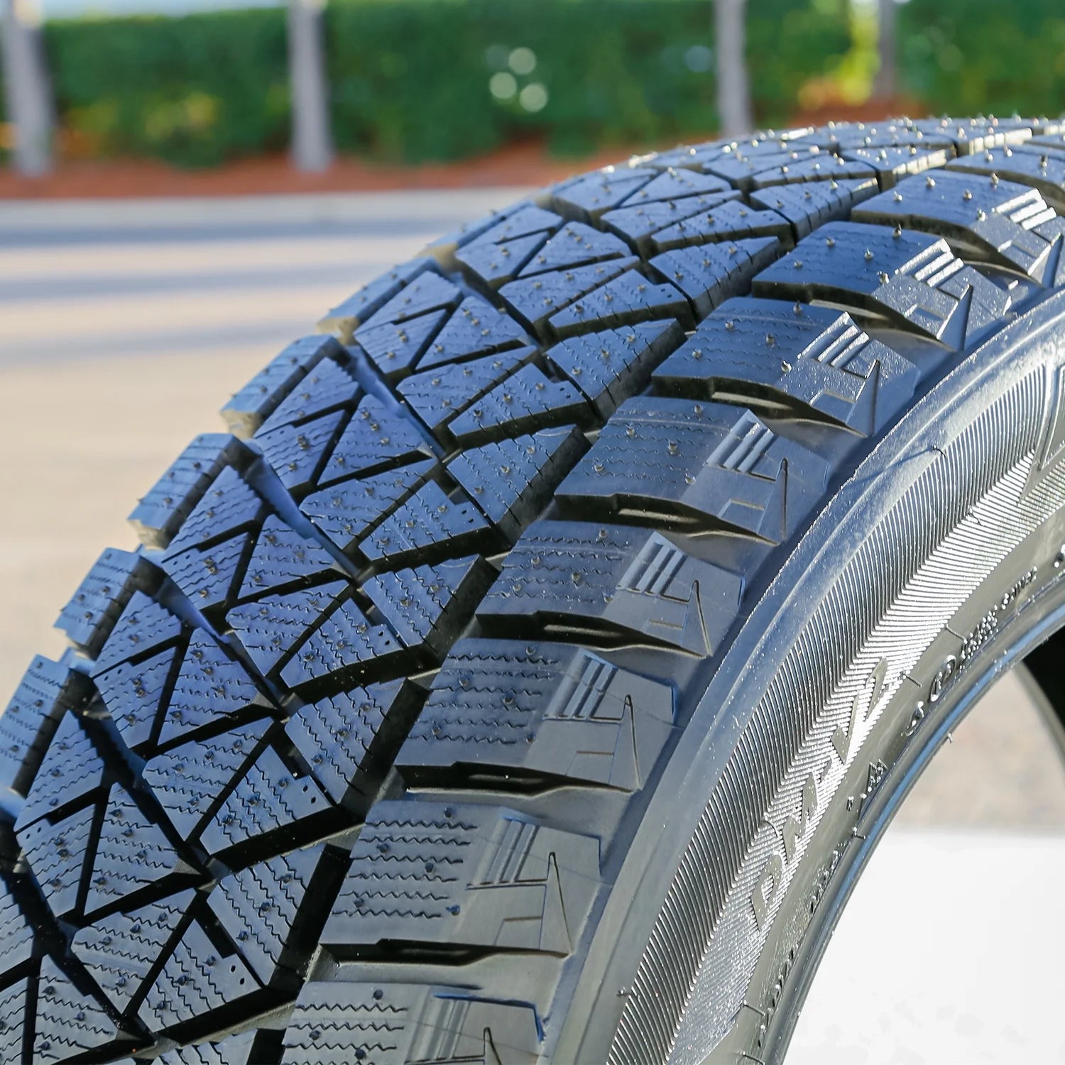 Bridgestone Blizzak DM-V2 215/70R16 100S Winter Tires (Set of 4) X87963