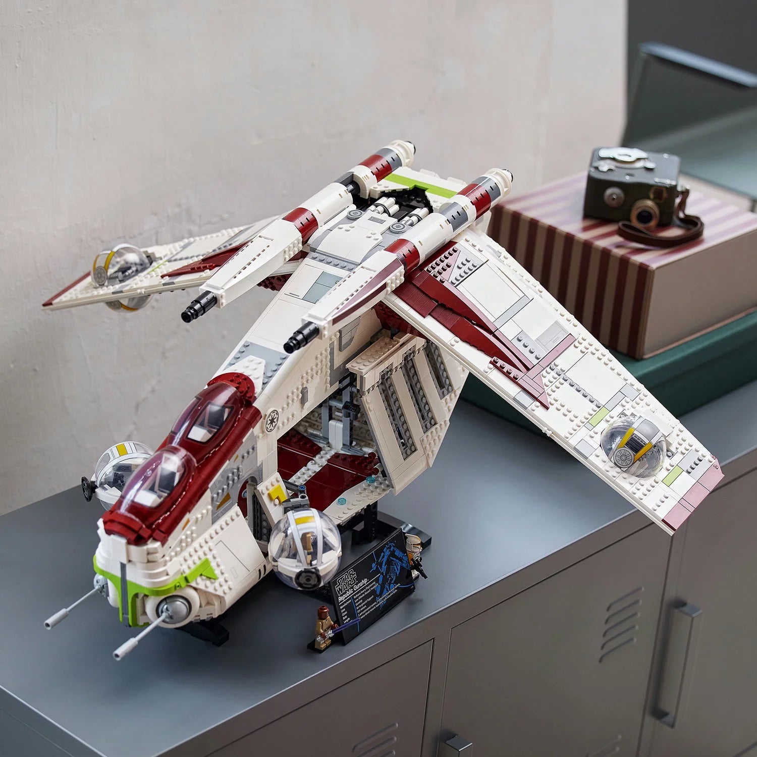LEGO Star Wars Republic Gunship 75309 UCS Display Model Kit for Adults C981