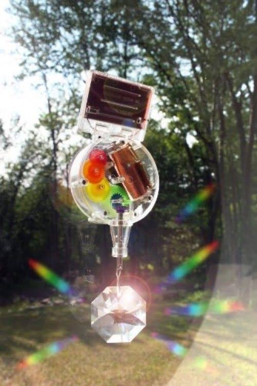 Kikkerland Solar-Powered Rainbow Maker L797180