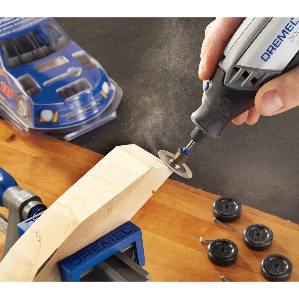 Dremel 3000-N/18 Variable Speed Rotary Tool with EZ Twist Nose Cap, 18 Accessories R231580