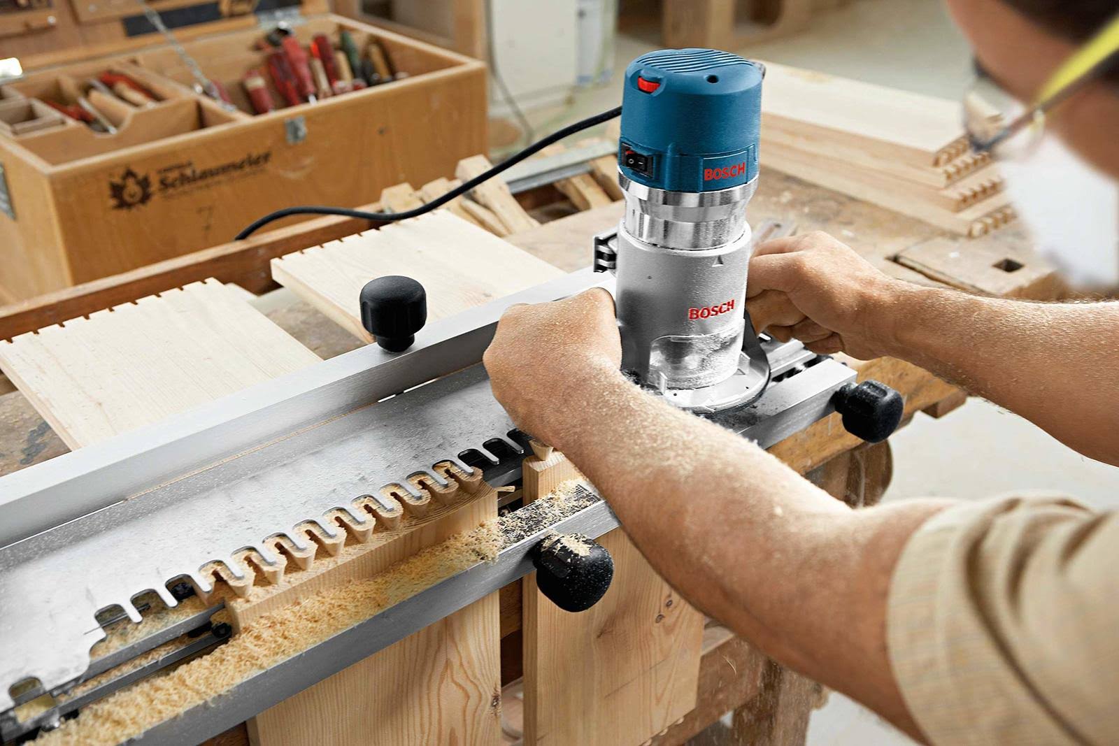 Bosch 1617EVSPK Plunge and Fixed Base Router Kit N17460