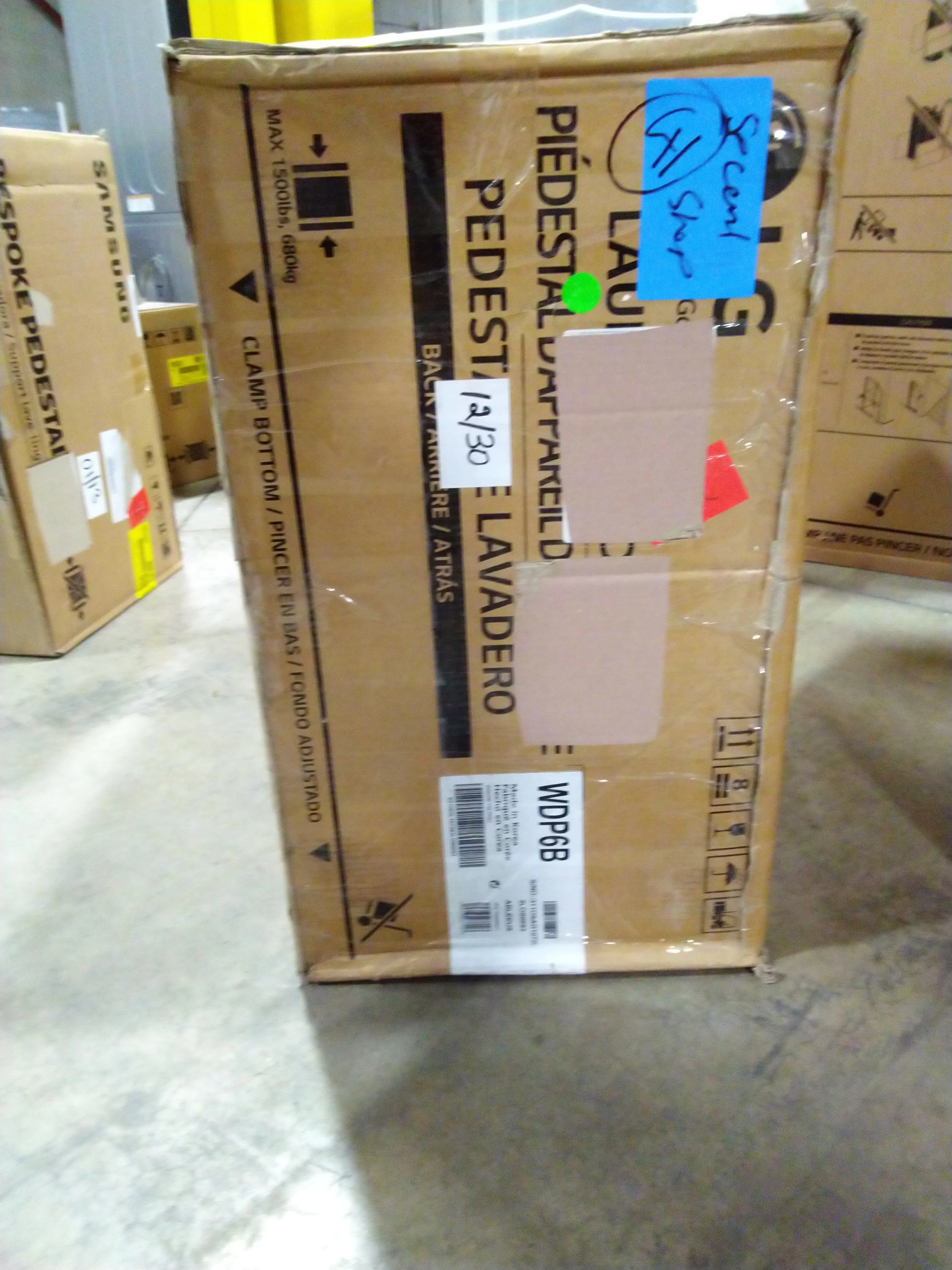 LG WD300CB 27 Inch Black Pedestal G731