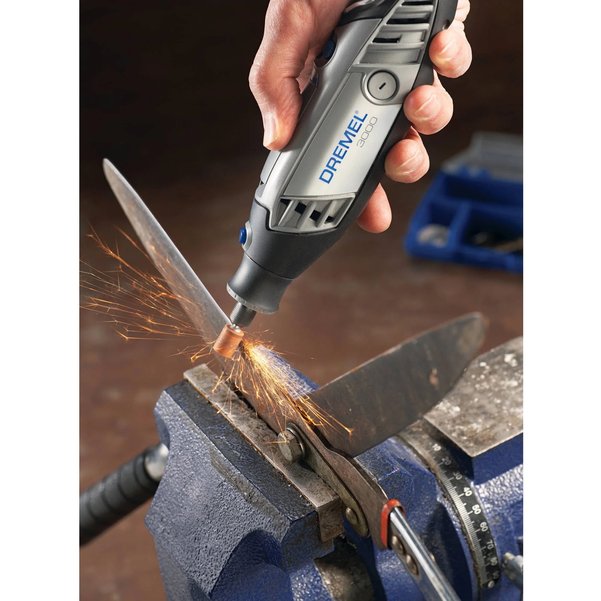 Dremel 3000-N/18 Variable Speed Rotary Tool with EZ Twist Nose Cap, 18 Accessories R231580